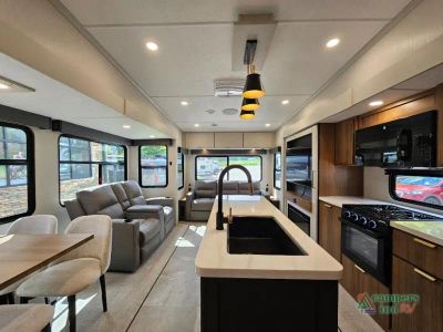2027 Coachmen RV Chaparral — photo 10 view