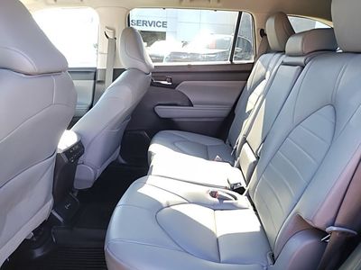 2022 Toyota Highlander - Photo 37