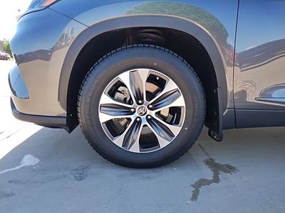 2022 Toyota Highlander - Photo 14