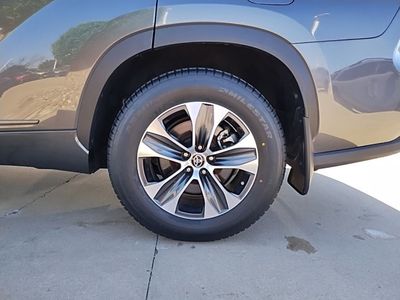 2022 Toyota Highlander - Photo 17