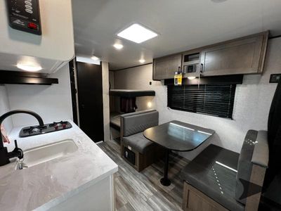 2025 Jayco Jay Flight SLX - Photo 12