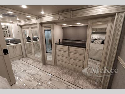 2025 Fleetwood RV Discovery LXE - Photo 54