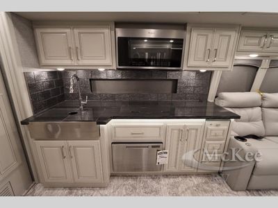 2025 Fleetwood RV Discovery LXE - Photo 43