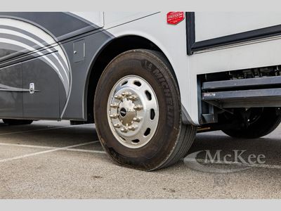 2025 Fleetwood RV Discovery LXE - Photo 4