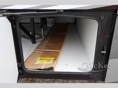 2025 Fleetwood RV Discovery LXE - Photo 16