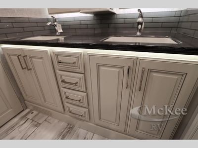 2025 Fleetwood RV Discovery LXE - Photo 57