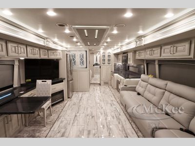 2025 Fleetwood RV Discovery LXE - Photo 3