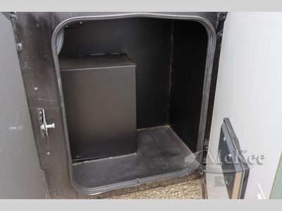 2025 Fleetwood RV Discovery LXE - Photo 12