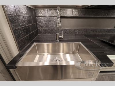 2025 Fleetwood RV Discovery LXE - Photo 45