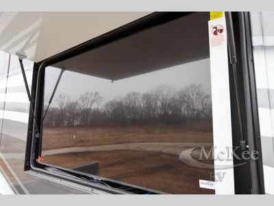2025 Fleetwood RV Discovery LXE - Photo 10