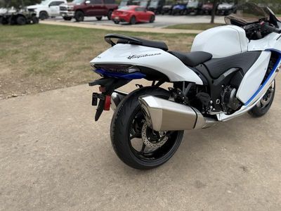 2026 Suzuki Hayabusa — photo 9 view