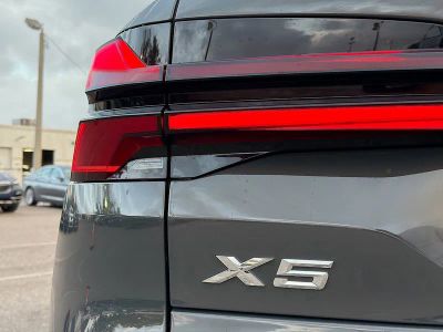 2026 BMW X5 — photo 10 view