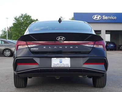 2026 Hyundai Elantra — photo 15 view