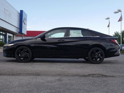 2026 Hyundai Elantra — photo 12 view