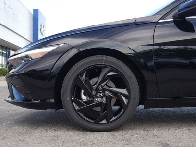 2026 Hyundai Elantra — photo 13 view