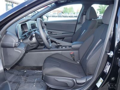 2026 Hyundai Elantra — photo 32 view