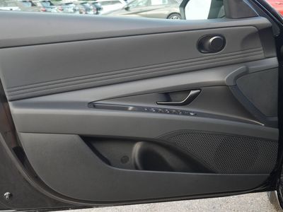 2026 Hyundai Elantra — photo 30 view