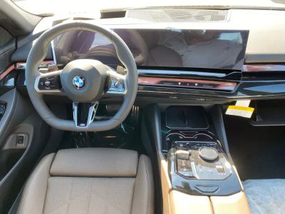 2027 BMW 5 Series — photo 9 view