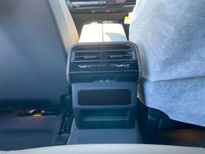 2027 BMW 5 Series — photo 8 view