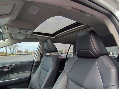 2025 Toyota RAV4 - Photo 10