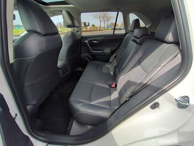2025 Toyota RAV4 - Photo 15