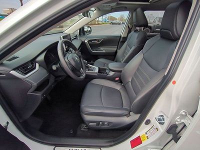 2025 Toyota RAV4 - Photo 8