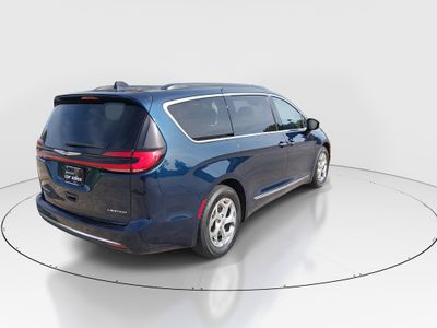 2023 Chrysler Pacifica — photo 7 view