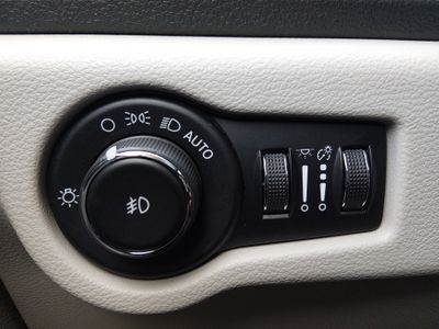 2023 Chrysler Pacifica — photo 21 view