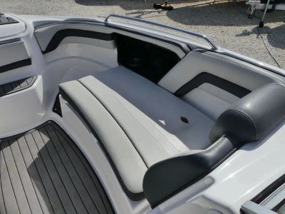 2017 Yamaha Boats 242 Limited S — photo 14 view