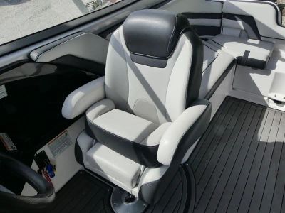 2017 Yamaha Boats 242 Limited S — photo 11 view