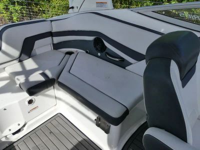 2017 Yamaha Boats 242 Limited S — photo 7 view