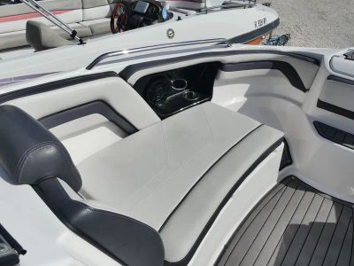 2017 Yamaha Boats 242 Limited S — photo 13 view