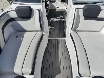 2017 Yamaha Boats 242 Limited S — photo 17 view