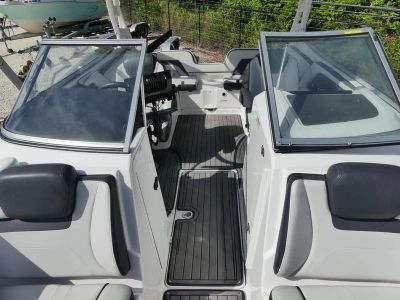 2017 Yamaha Boats 242 Limited S — photo 15 view