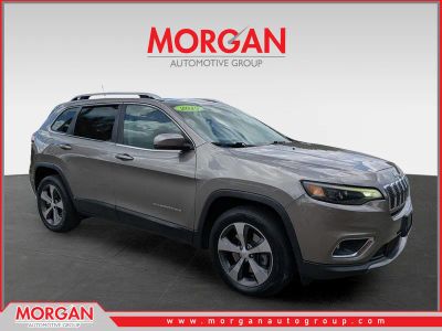 2019 Jeep Cherokee Limited in Light Brownstone Pearlcoat — front three-quarter view