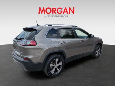 2019 Jeep Cherokee — interior view