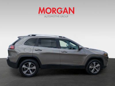 2019 Jeep Cherokee — rear three-quarter view