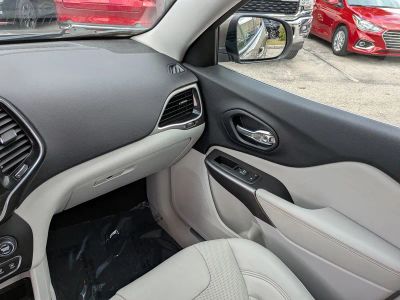 2019 Jeep Cherokee — photo 18 view