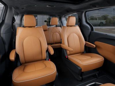 2026 Chrysler Pacifica — photo 15 view