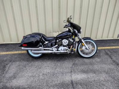 2013 Yamaha V Star® Custom 650 — front three-quarter view