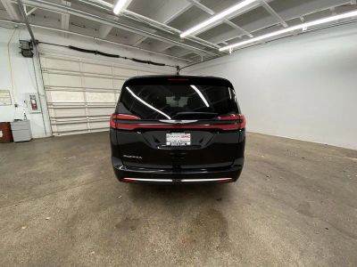 2024 Chrysler Pacifica — detail view