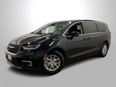 2024 Chrysler Pacifica Touring L in Blk/Black — front three-quarter view