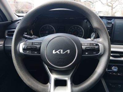 2024 Kia K5 - Photo 12