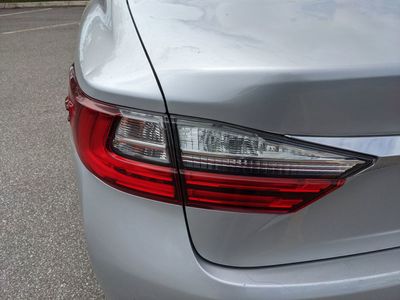 2017 Lexus ES - Photo 10