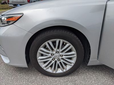 2017 Lexus ES - Photo 32