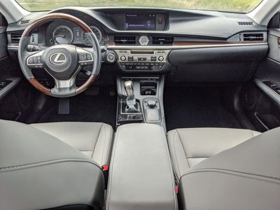 2017 Lexus ES - Photo 12