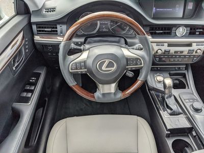 2017 Lexus ES - Photo 13