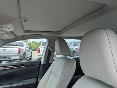 2017 Lexus ES - Photo 19
