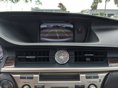 2017 Lexus ES - Photo 21