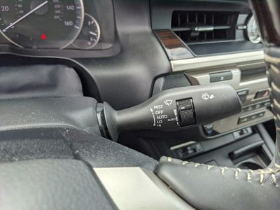 2017 Lexus ES - Photo 30